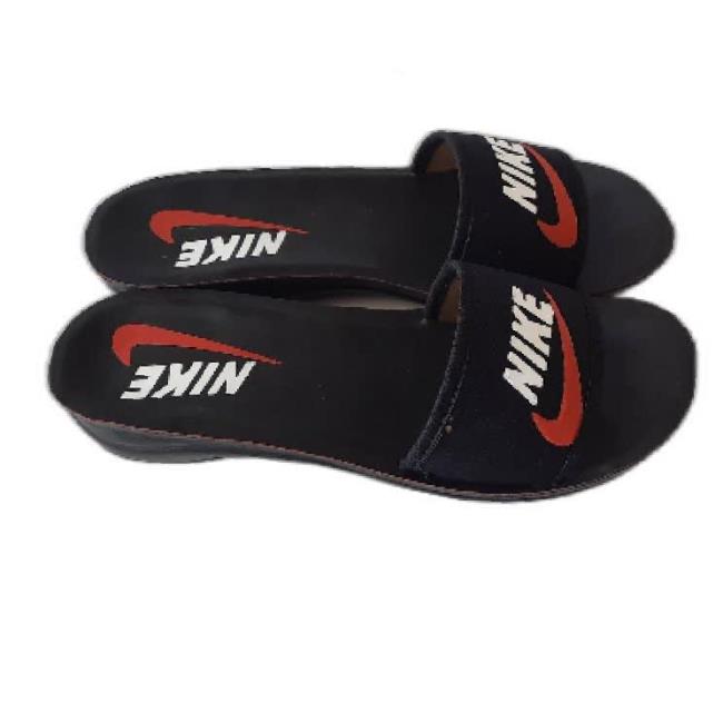 زنانه اسپرت نایک nike  ازسایز ۳۸تا۴۱ تعداددرکارتن ۲۵ جفت 